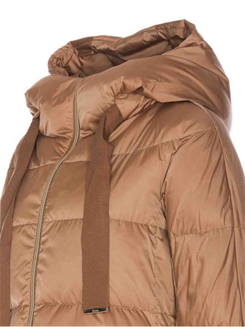 Piumino da donna, lunghezza 7/8, con cappuccio fisso color cammello HERNO | PI1304D12170Z2157